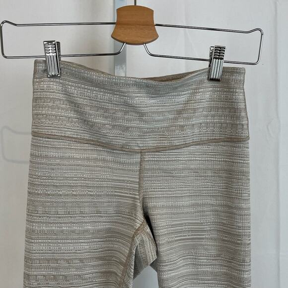 Athleta XS High Rise Jacquard Chaturanga 7/8 Tight Leggings Quail Beige - Picture 2 of 8